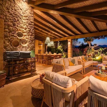 Villa In With Private Jacuzzi